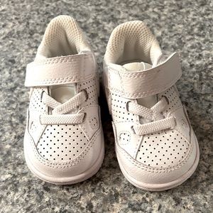 NWOT baby Nike Sneakers 2c